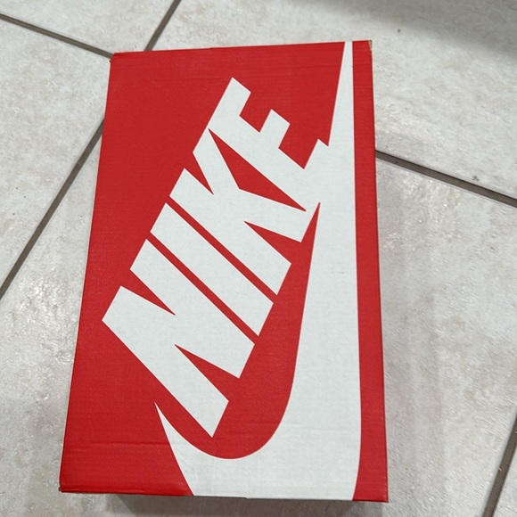 Nike Air Force  white | 7.5 men 9 women | NWT - Picture 6 of 6